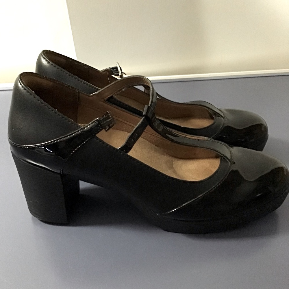 Waitress heels. Size 8 by Shoes for Crews